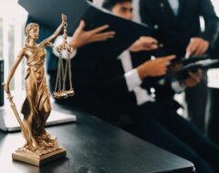 Existe idade certa para parar de pagar pensão? - Laylla Maia Advocacia