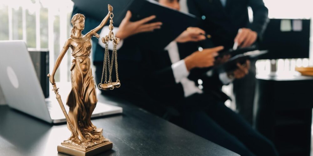 Existe idade certa para parar de pagar pensão? - Laylla Maia Advocacia